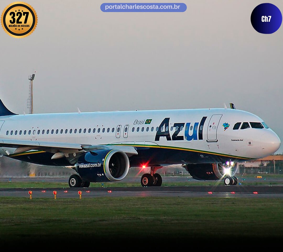 avião da azul taxiando