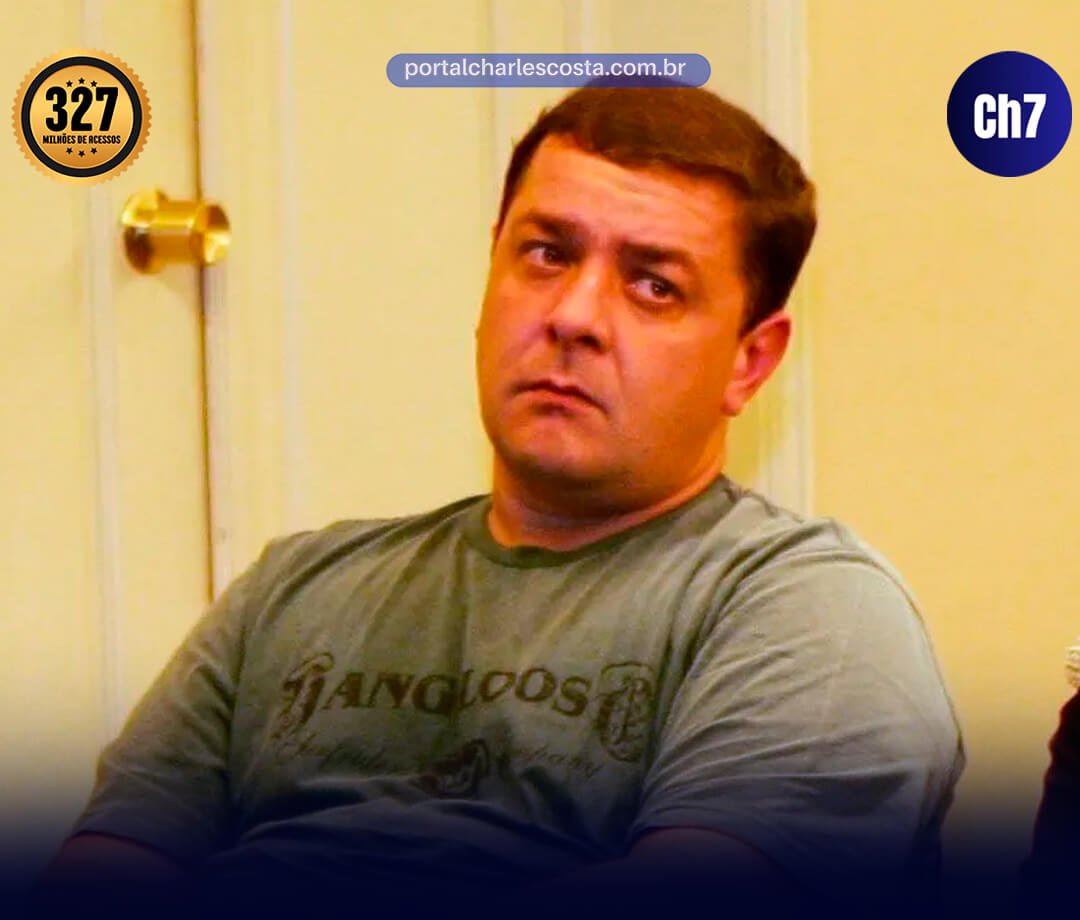 Marco Aurélio Carvalho senta em audiência