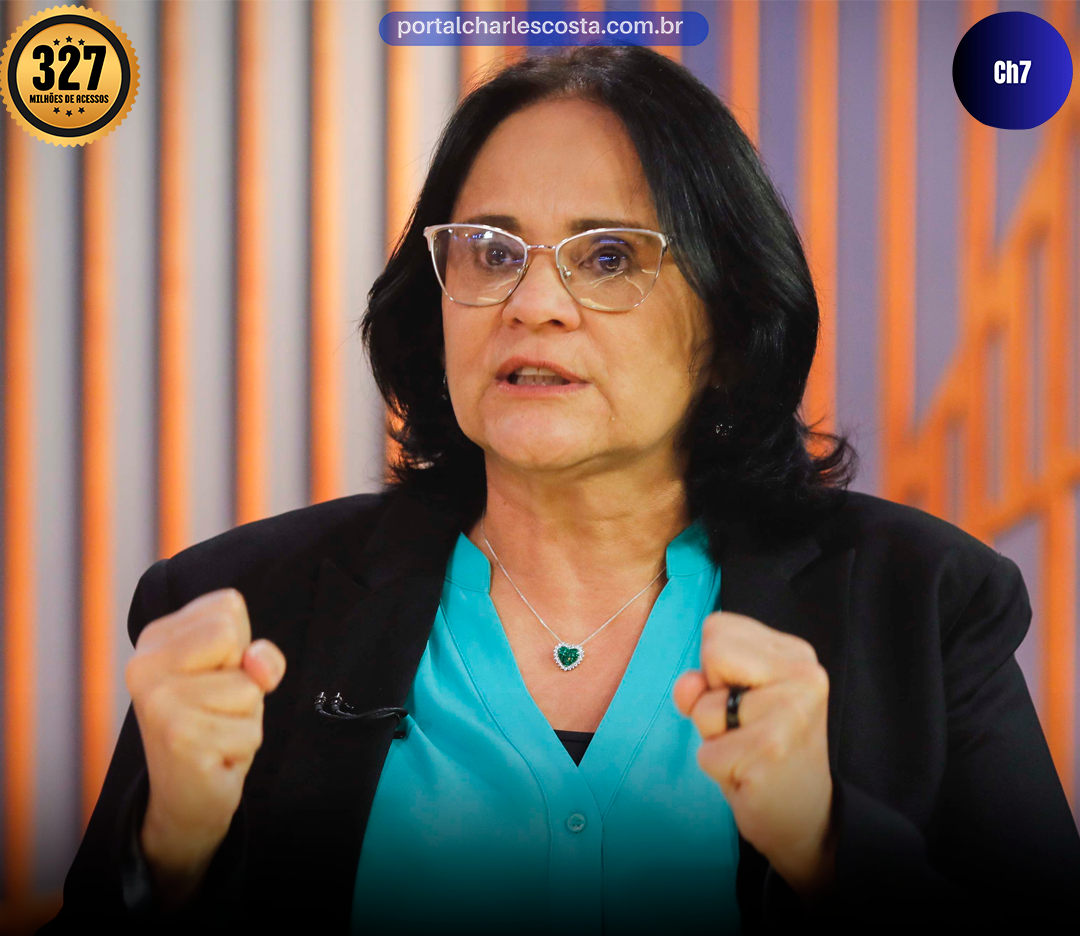 Senadora Damares dando entrevista