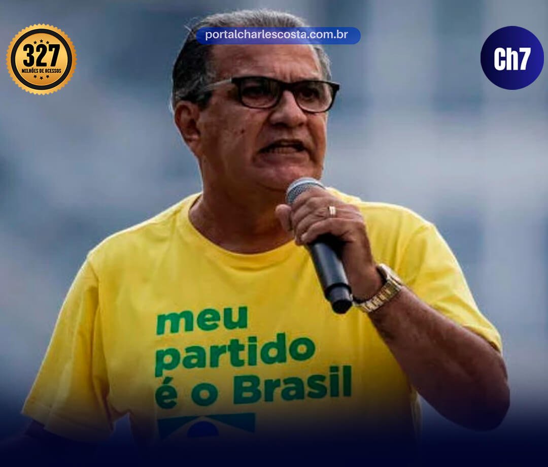Silas Malafaia com camiseta do brasil e falando ao microfone