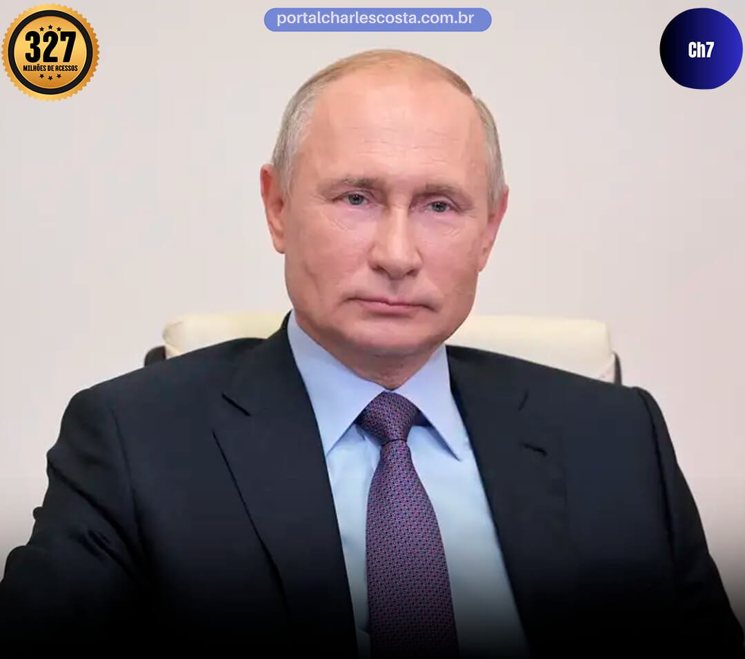 Vladmir Putin sentado com seu terno impecável