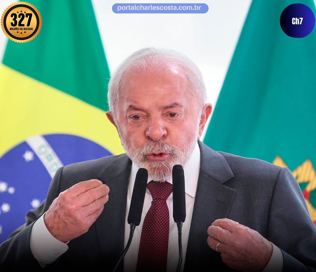 Lula ao fundo Bandeira do Brasil
