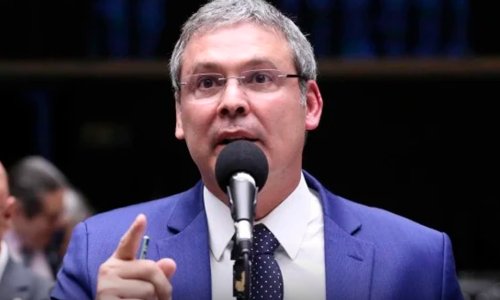 Líder-do-PT-diz-que-Lula-defende-a-paz-na-América-Latina (1)