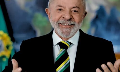 Lula comemora aumento de R103 no salário mínimoe diz a gente vai cuidar do povo _