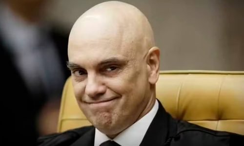 Moraes em sua careira sorridente