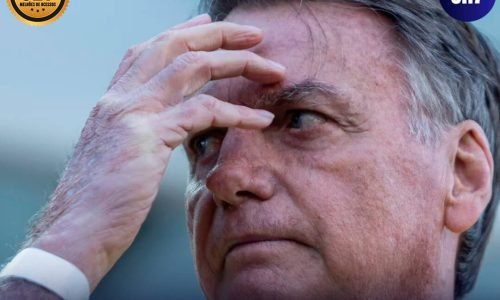Bolsonaro com a mão na testa pensativo