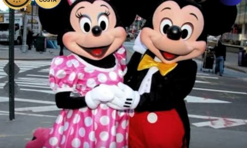 Os artistas da esquerda dizem amar a venezuela e cuba, mas na hora de levar a familia para passera, escolhem a Disney (1)