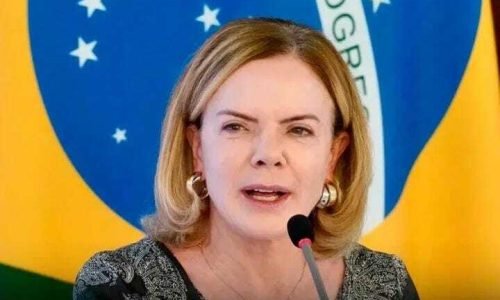 gleisi anuncia pré candidatura ao senado pelo paraná.